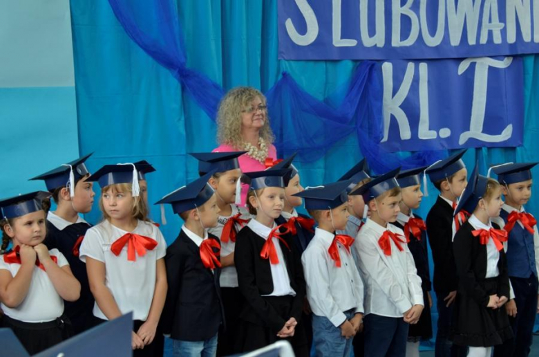 Pierwszoklasiści Szkoły Podstawowej nr 3 im. Mikołaja Kopernika