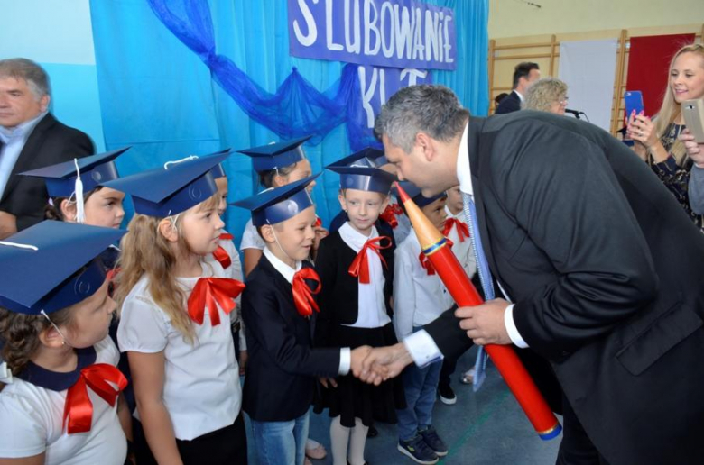Pierwszoklasiści Szkoły Podstawowej nr 3 im. Mikołaja Kopernika