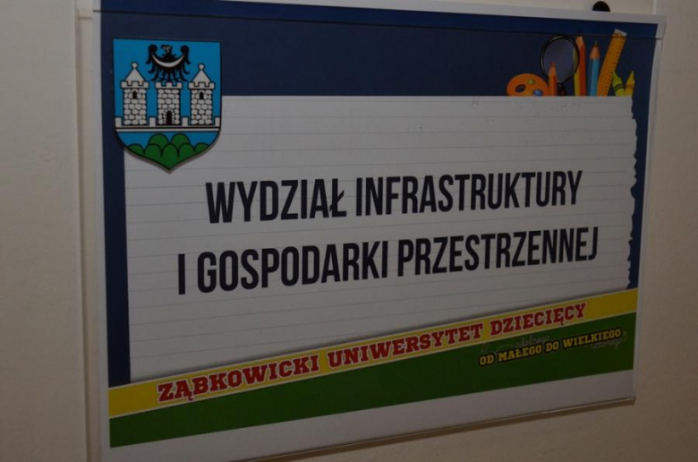 Zajęcia Ząbkowickiego Uniwersytetu Dziecięcego w urzędzie miejskim