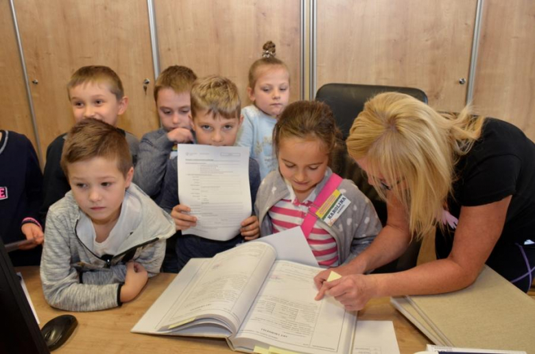 Zajęcia Ząbkowickiego Uniwersytetu Dziecięcego w urzędzie miejskim