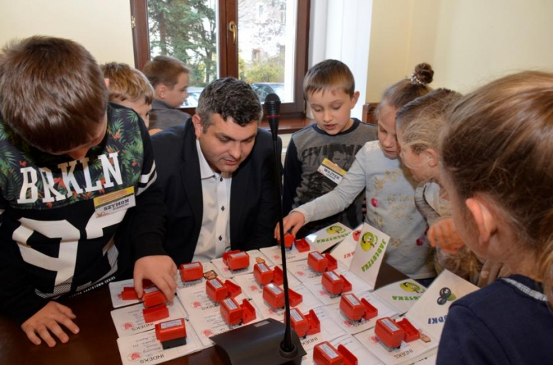 Zajęcia Ząbkowickiego Uniwersytetu Dziecięcego w urzędzie miejskim