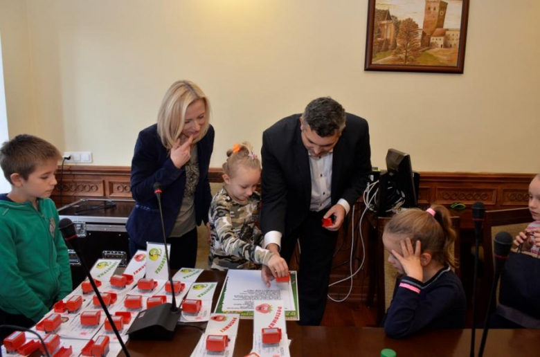 Zajęcia Ząbkowickiego Uniwersytetu Dziecięcego w urzędzie miejskim