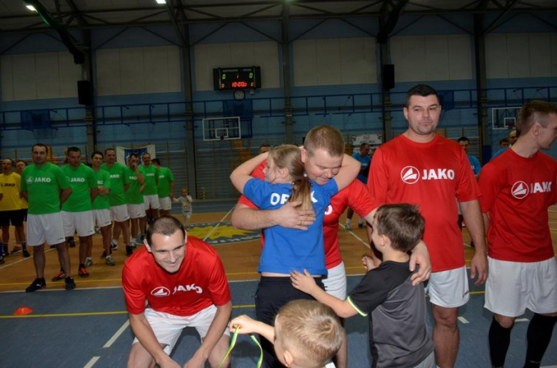 Turniej piłkarski tatusiów w hali Słonecznej