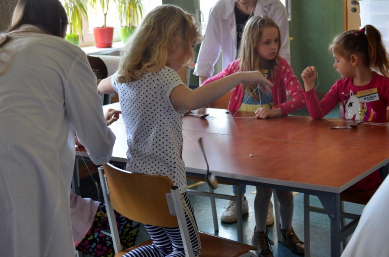 Dźwięk i sport. Kolejne zajęcia małych studentów z ząbkowickiego uniwersytetu dziecięcego