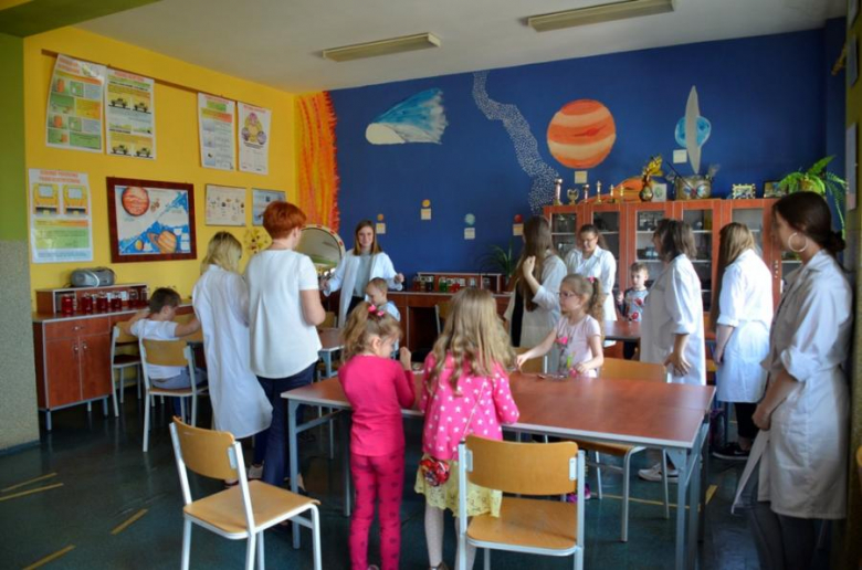 Dźwięk i sport. Kolejne zajęcia małych studentów z ząbkowickiego uniwersytetu dziecięcego
