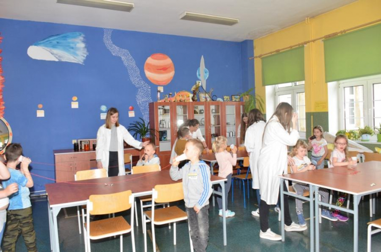 Dźwięk i sport. Kolejne zajęcia małych studentów z ząbkowickiego uniwersytetu dziecięcego