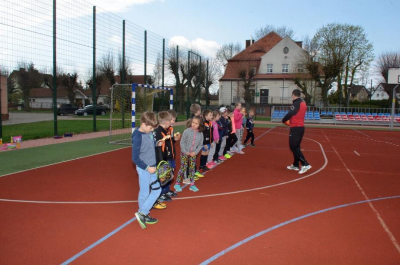 Dźwięk i sport. Kolejne zajęcia małych studentów z ząbkowickiego uniwersytetu dziecięcego