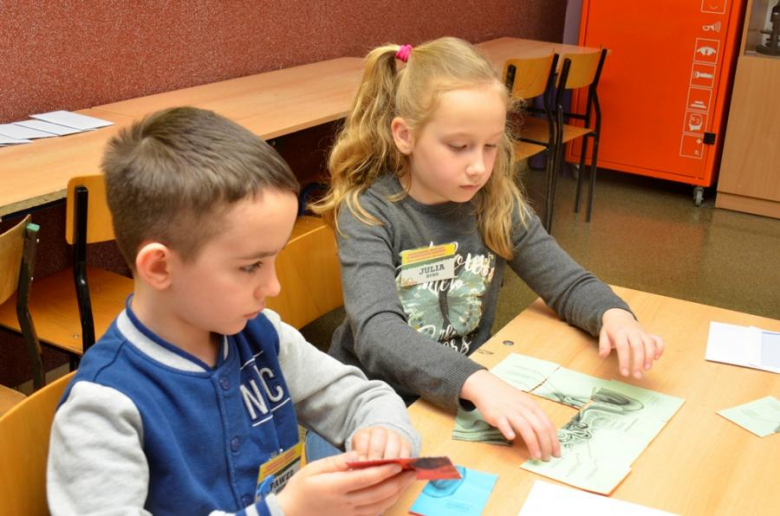Dźwięk i sport. Kolejne zajęcia małych studentów z ząbkowickiego uniwersytetu dziecięcego