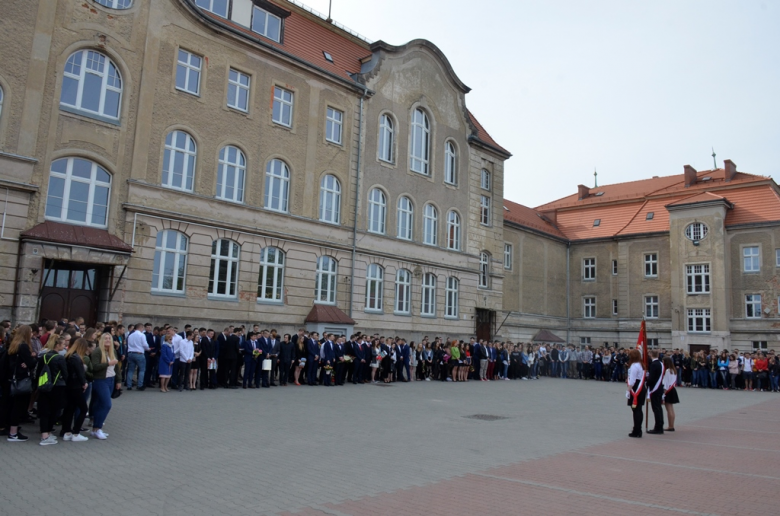 Zakończenie roku szkolnego maturzystów w Zespole Szkół Zawodowych w Ząbkowicach Śląskich