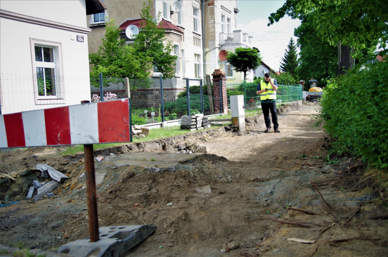 Budowa chodnika przy drodze wojewódzkiej - ulicy Wałowej