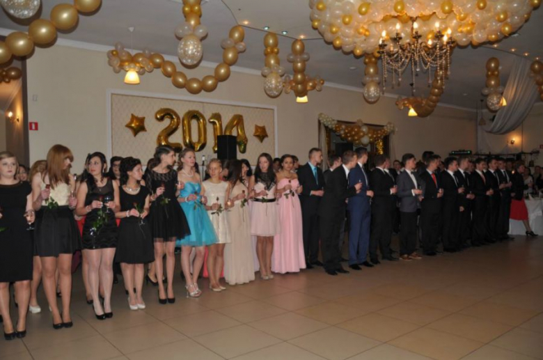 Przedmaturalny bal uczniów z ZSP Ziębice