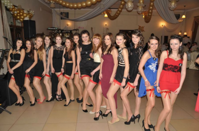 Przedmaturalny bal uczniów z ZSP Ziębice
