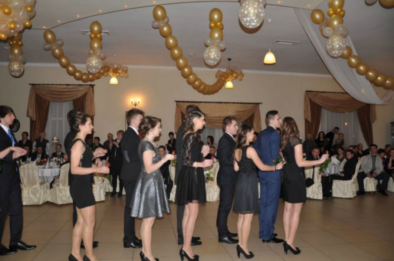 Przedmaturalny bal uczniów z ZSP Ziębice