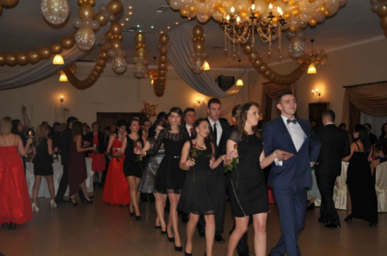 Przedmaturalny bal uczniów z ZSP Ziębice