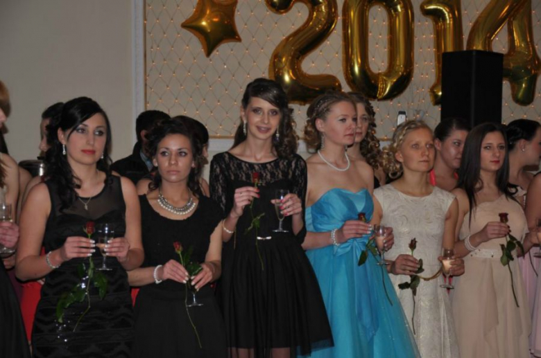Przedmaturalny bal uczniów z ZSP Ziębice