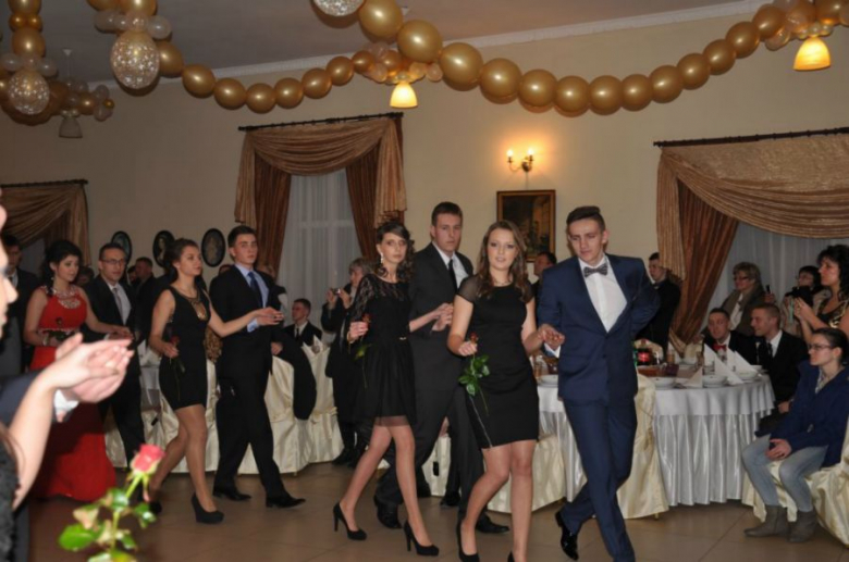 Przedmaturalny bal uczniów z ZSP Ziębice