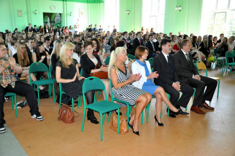 18 uczniów z czterech szkół ponadgimnazjalnych w powiecie ząbkowickim otrzymało nagrody starosty