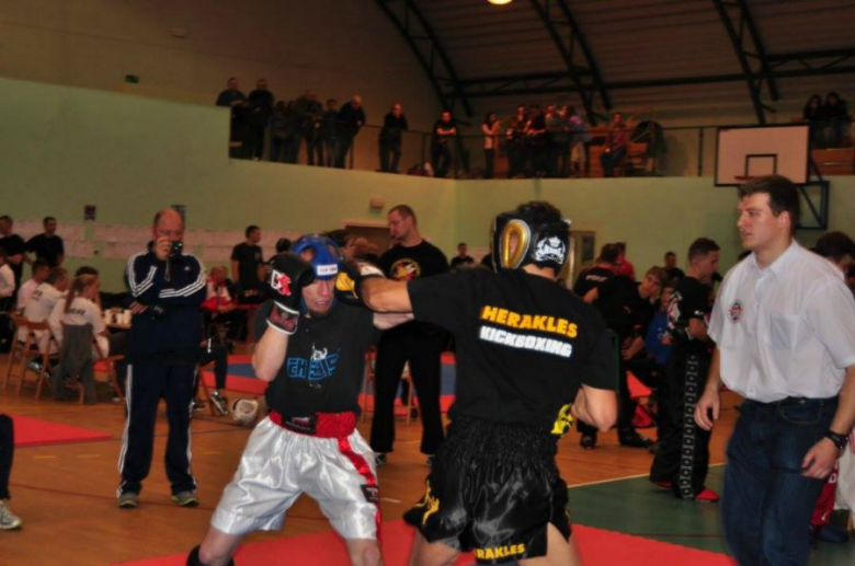 Zawodnicy Herakles Fight Club przywieźli z Tarczyna łącznie 15 medali. Zawodnicy z ząbkowickiej sekcji zdobyli pięć krążków