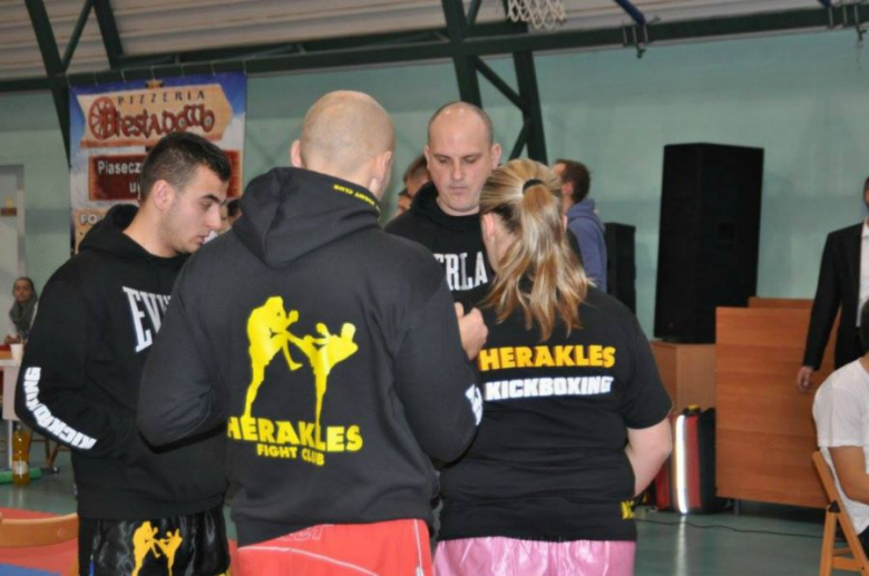 Zawodnicy Herakles Fight Club przywieźli z Tarczyna łącznie 15 medali. Zawodnicy z ząbkowickiej sekcji zdobyli pięć krążków