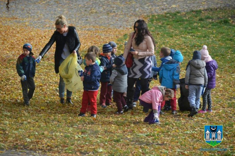 Uczniowie ząbkowickich szkół w akcji sprzątania świata