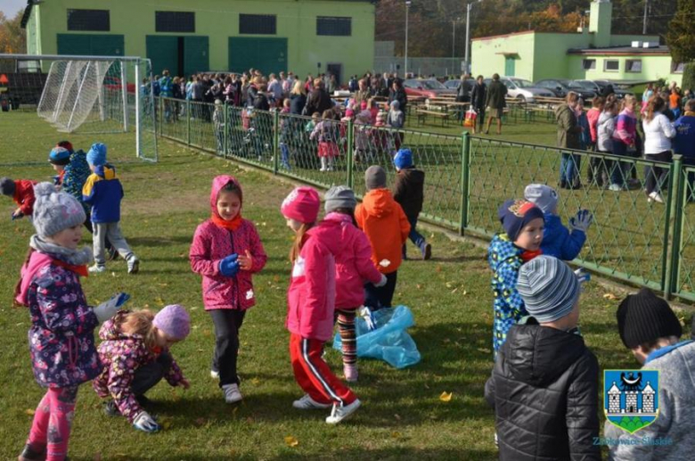 Uczniowie ząbkowickich szkół w akcji sprzątania świata