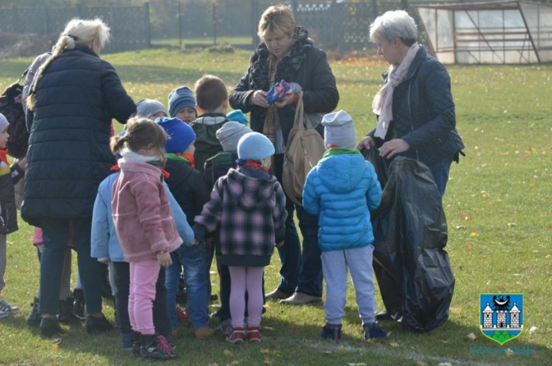 Uczniowie ząbkowickich szkół w akcji sprzątania świata