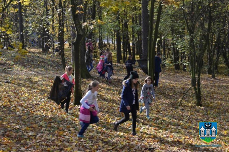 Uczniowie ząbkowickich szkół w akcji sprzątania świata