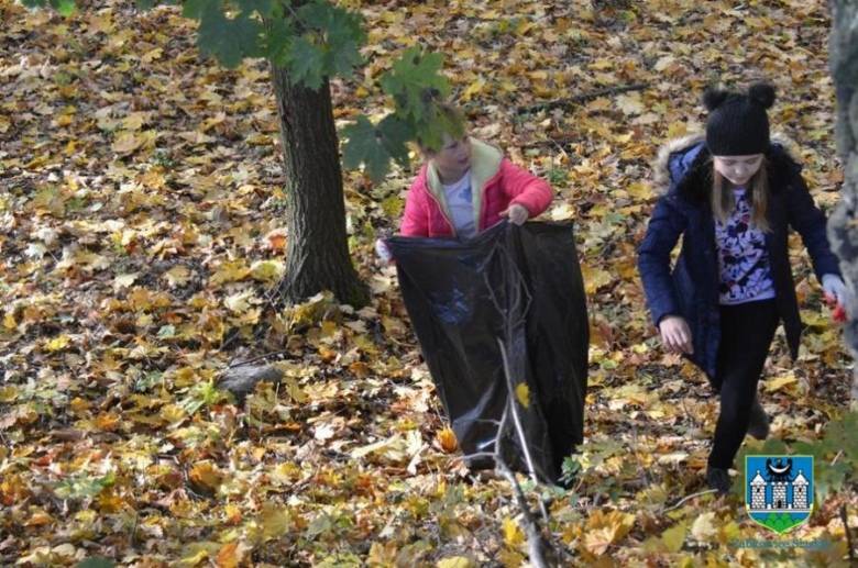 Uczniowie ząbkowickich szkół w akcji sprzątania świata