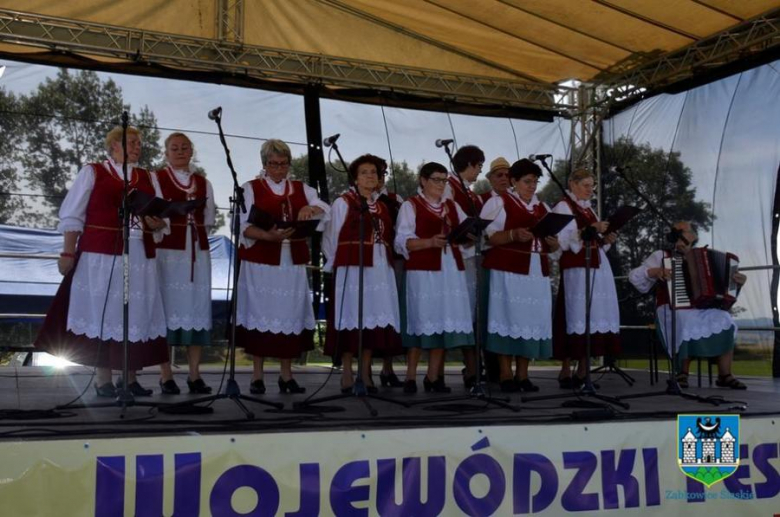 Wojewódzki Festiwal Zespołów Artystycznych Kół Gospodyń Wiejskich w Stolcu