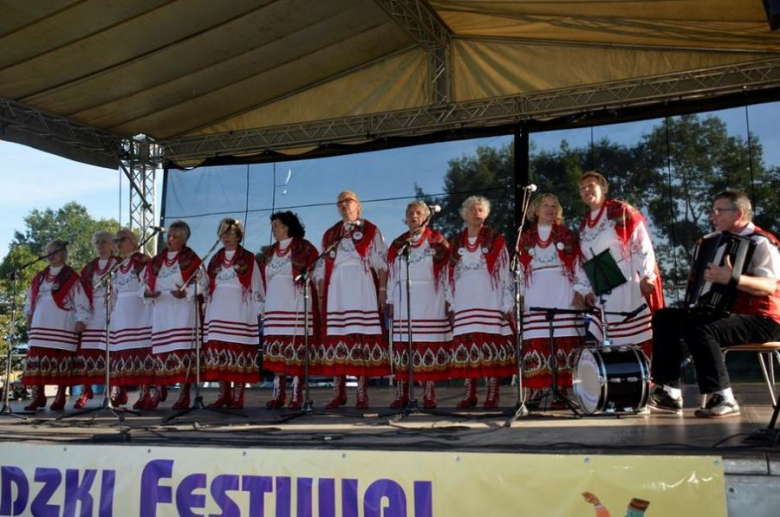 Wojewódzki Festiwal Zespołów Artystycznych Kół Gospodyń Wiejskich w Stolcu