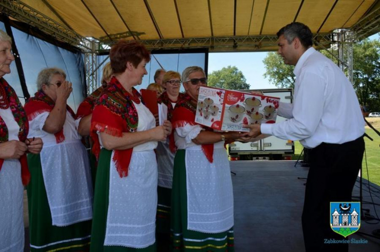 Wojewódzki Festiwal Zespołów Artystycznych Kół Gospodyń Wiejskich w Stolcu