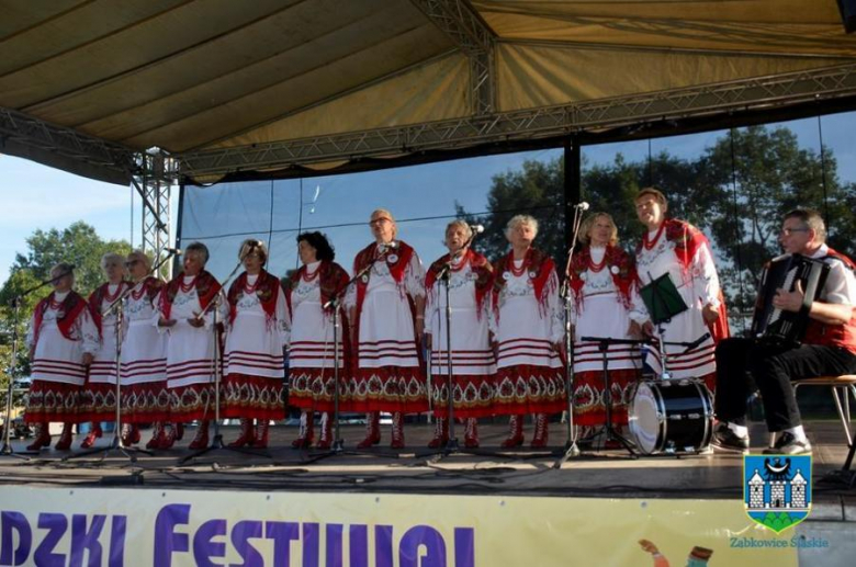 Wojewódzki Festiwal Zespołów Artystycznych Kół Gospodyń Wiejskich w Stolcu