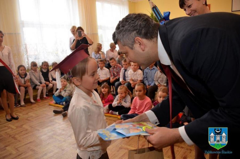 Ślubowanie klasy pierwszej w szkole podstawowej w Zwróconej