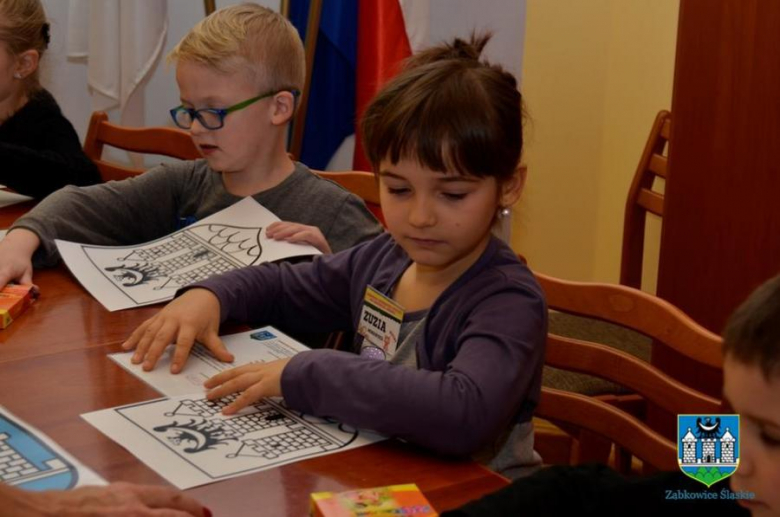 Mali urzędnicy. Dzieciaki z uniwersytetu dziecięcego w urzędzie miejskim