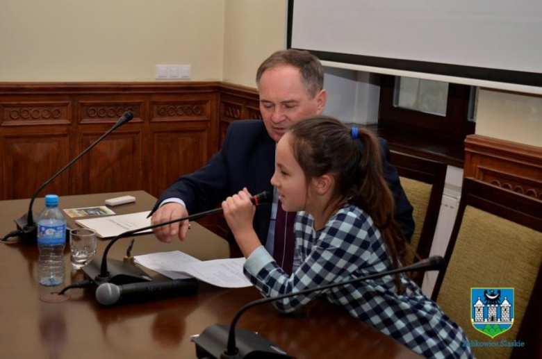 Mali urzędnicy. Dzieciaki z uniwersytetu dziecięcego w urzędzie miejskim