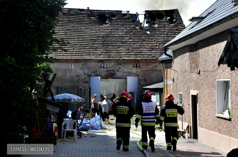 Płonął budynek gospodarczy w Byczeniu 