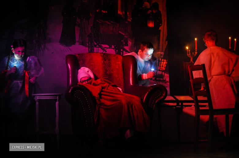 Spektakl na motywach „Opowieści wigilijnej" w wykonaniu Srebrogórskiego Teatru Młodzieżowego