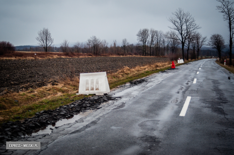 Fatalny stan drogi wojewódzkiej nr 390 między Sosnową a Płonicą