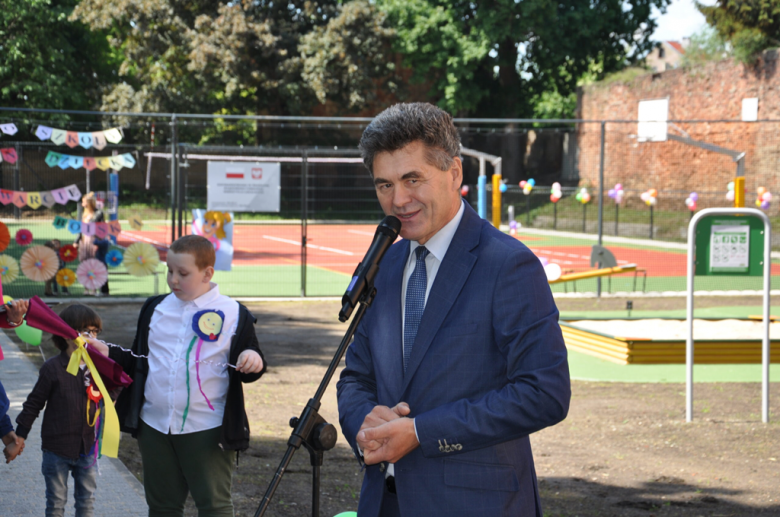 Oficjalne oddanie do użytku nowego obiektu zbiegło się z uroczyście obchodzonym co roku w Specjalnym Ośrodku Szkolno-Wychowawczym(SOSW) „Dniem dziecka”, który jest jednocześnie „Świętem szkoły”