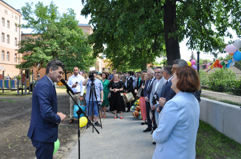 Oficjalne oddanie do użytku nowego obiektu zbiegło się z uroczyście obchodzonym co roku w Specjalnym Ośrodku Szkolno-Wychowawczym(SOSW) „Dniem dziecka”, który jest jednocześnie „Świętem szkoły”