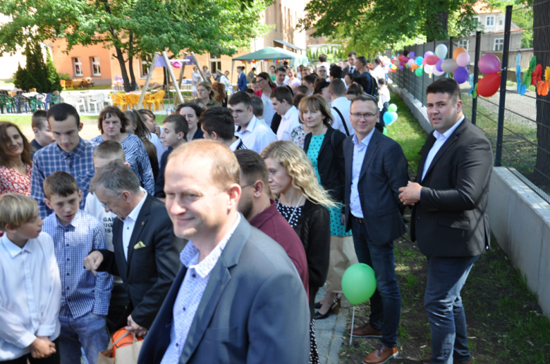 Oficjalne oddanie do użytku nowego obiektu zbiegło się z uroczyście obchodzonym co roku w Specjalnym Ośrodku Szkolno-Wychowawczym(SOSW) „Dniem dziecka”, który jest jednocześnie „Świętem szkoły”