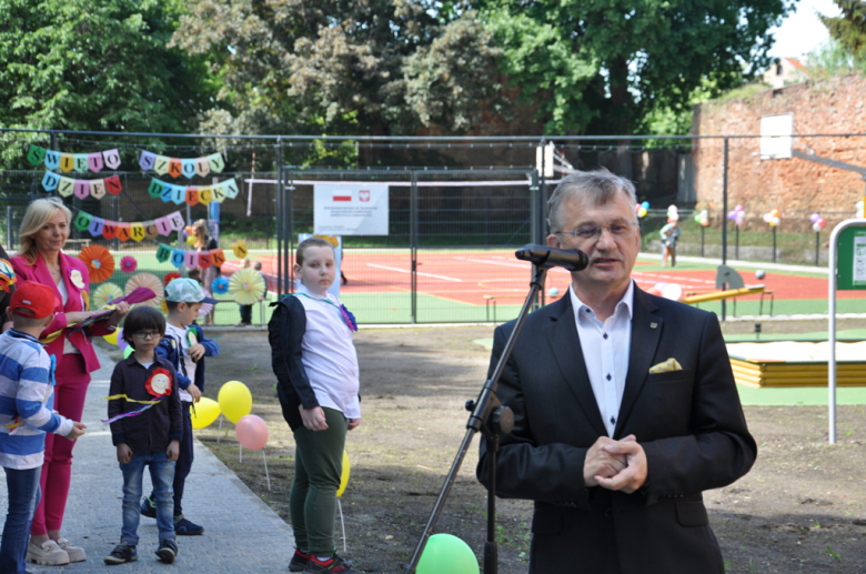 Oficjalne oddanie do użytku nowego obiektu zbiegło się z uroczyście obchodzonym co roku w Specjalnym Ośrodku Szkolno-Wychowawczym(SOSW) „Dniem dziecka”, który jest jednocześnie „Świętem szkoły”