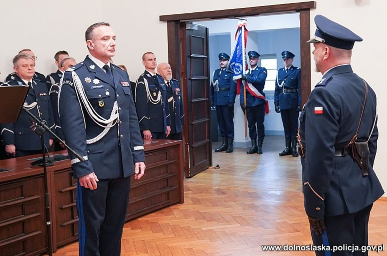 Nowi dolnośląscy policjanci wypowiedzieli słowa roty ślubowania