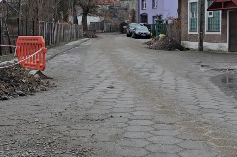 Rusza odbudowa ulic po powodzi. Podpisano umowę na inwestycję w Złotym Stoku