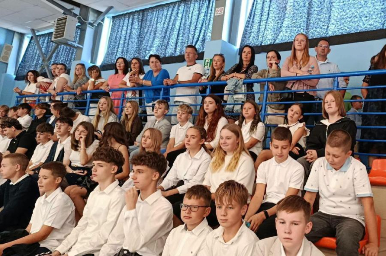 	Rozpoczęcie roku szkolnego dla uczniów klas V-VIII w Szkole Podstawowej nr 3