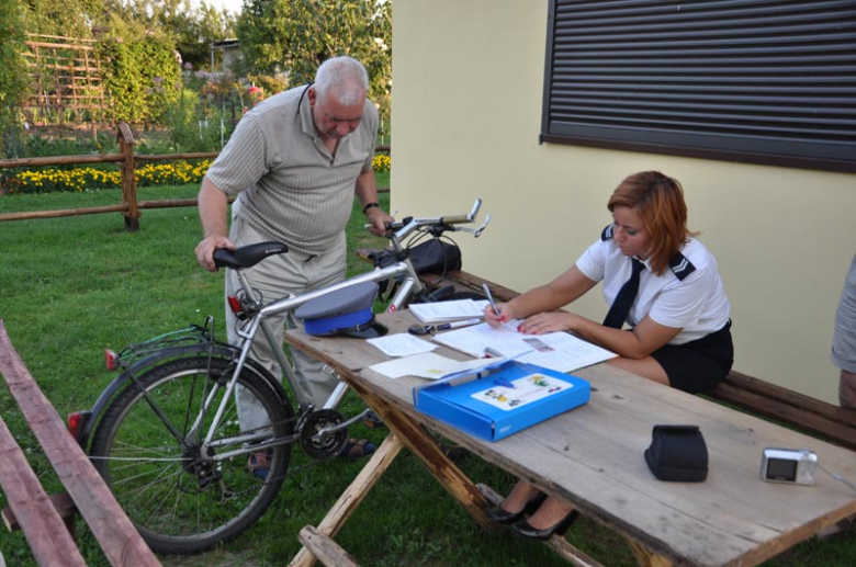 Policja pomaga działkowcom 