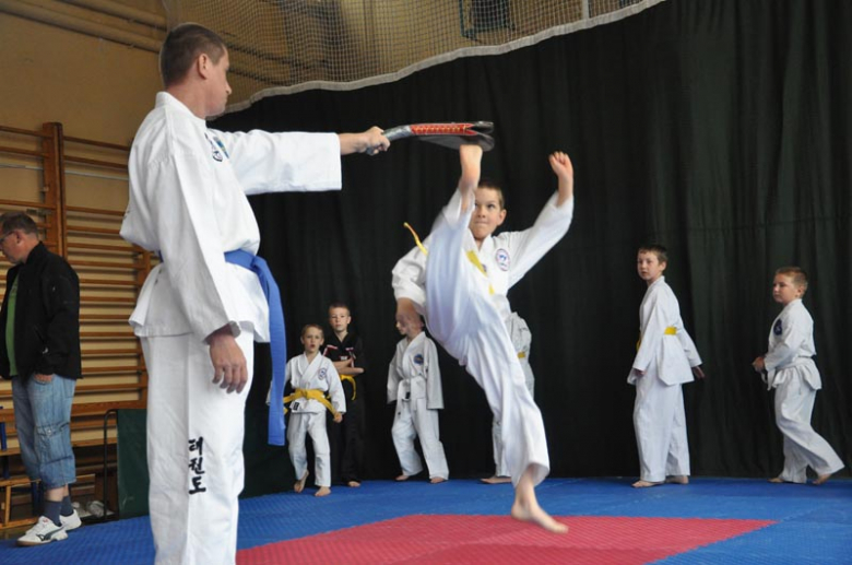 Najmłodsi zawodnicy taekwondo w Bardzie 