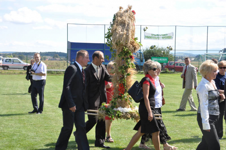 Dożynki Powiatowo-Gminne – Stolec 2011