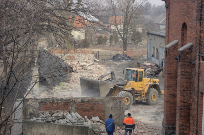 Trwa budowa boiska przy ziębickiej szkole