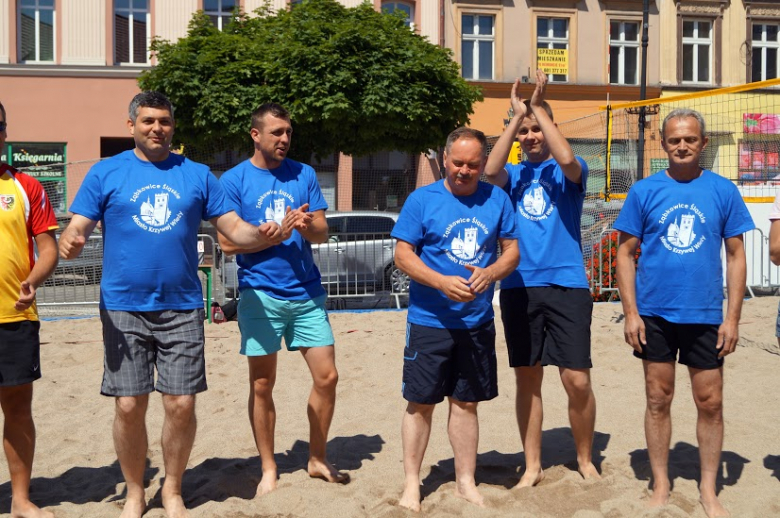 Starostwo Powiatowe w Ząbkowicach Śląskich okazało się najlepsze w turnieju siatkówki plażowej
